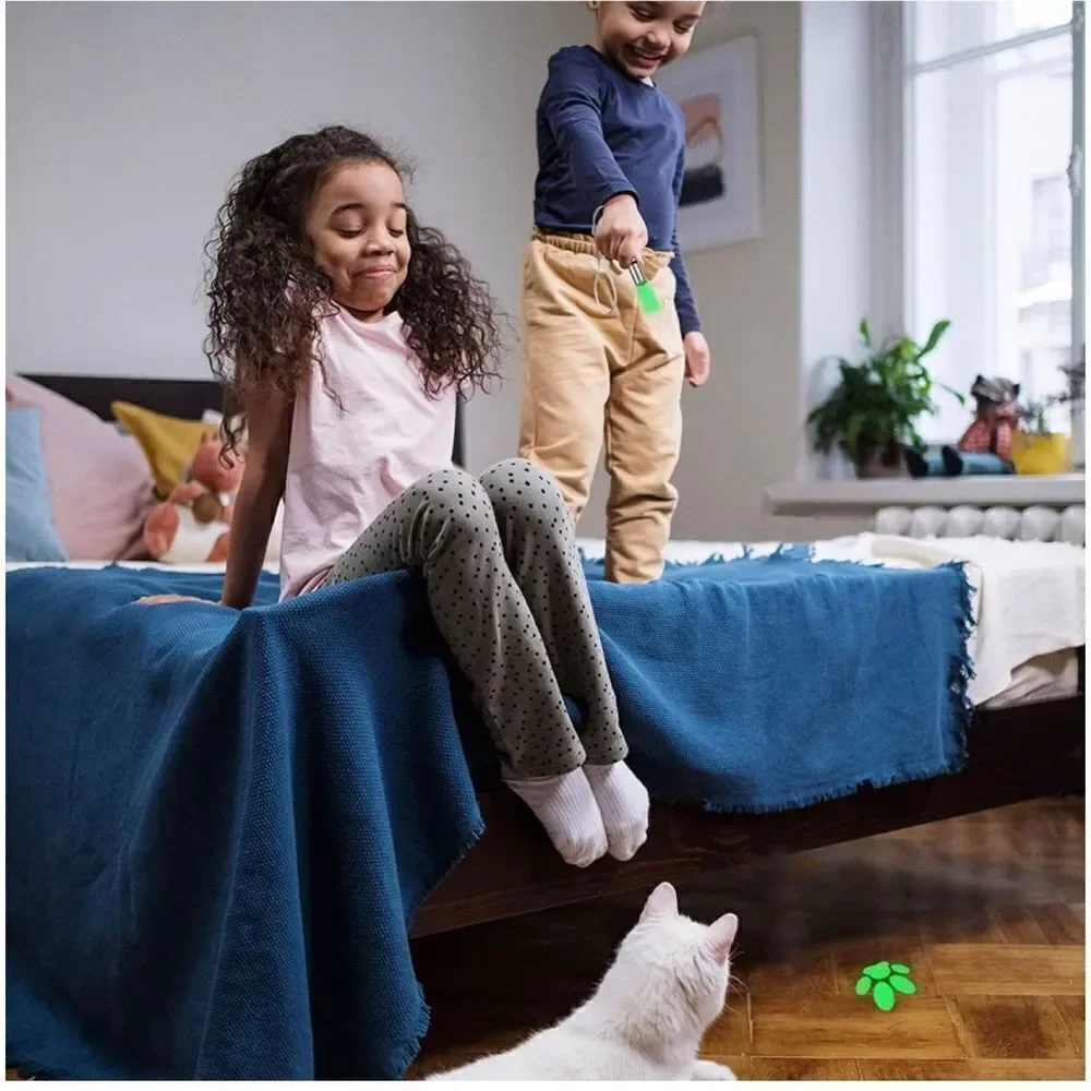 Cat Toys Dog Toy Pets Interactive Toys Laser Pointer Pens (2x Pack Green & Red)
